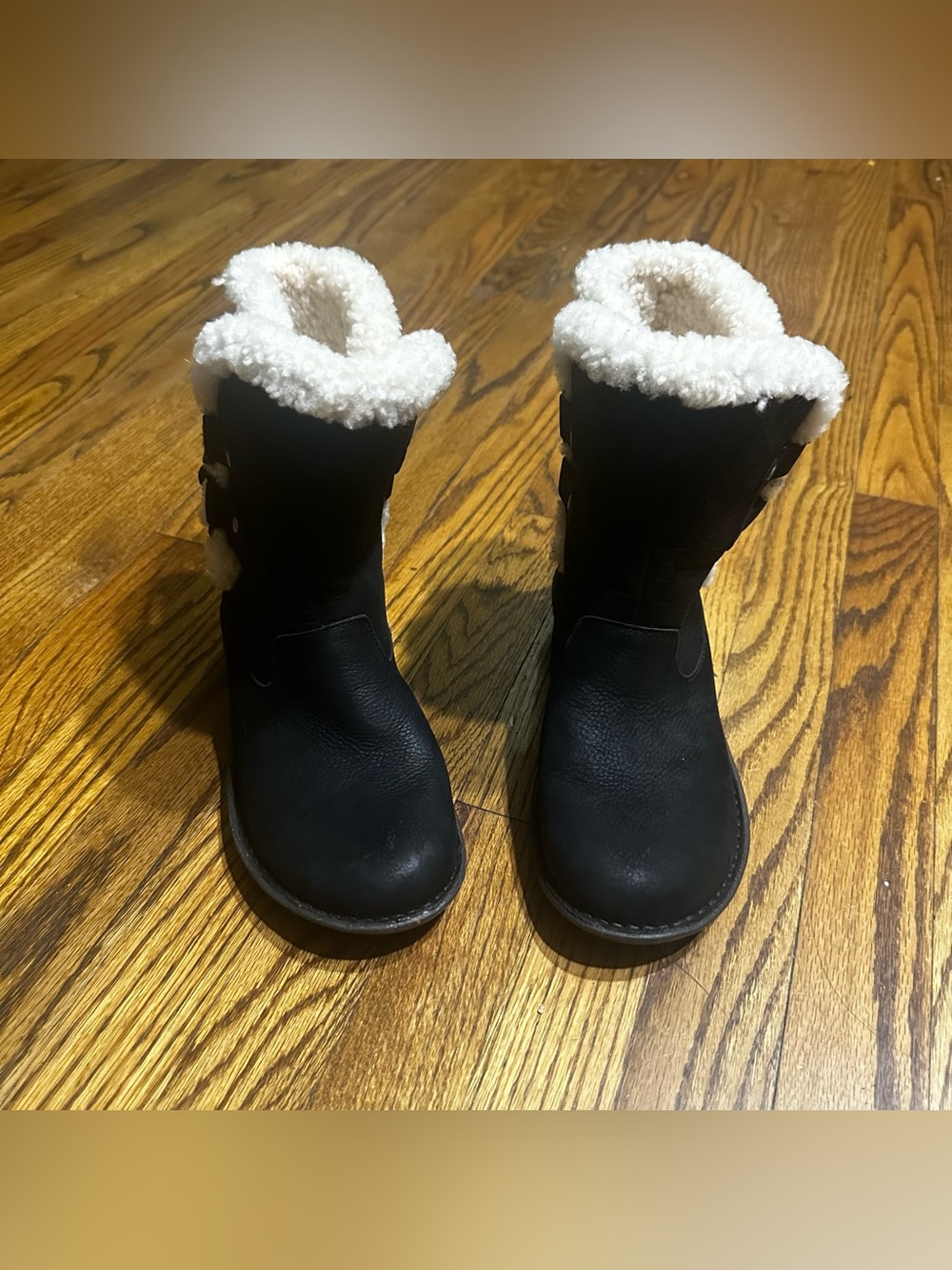Ugg Acadia winter leather boots size 8
